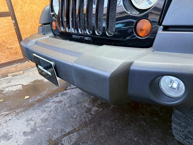 ジープ・ラングラー スポーツ 4WD ETC オートクルーズコントロール サンルーフ アルミホイール AT 盗難防止システム Bluetooth ABS エアコン パワーウィンドウ 運転席エアバッグ 助手席エアバッグ(75枚目)