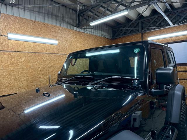 ジープ・ラングラー スポーツ 4WD ETC オートクルーズコントロール サンルーフ アルミホイール AT 盗難防止システム Bluetooth ABS エアコン パワーウィンドウ 運転席エアバッグ 助手席エアバッグ(76枚目)