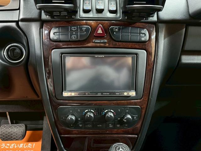 Ｇクラス Ｇ５００Ｌ　４ＷＤ　左ハンドル　バックカメラ　クリアランスソナー　パワーシート　サンルーフ　オートライト　ヘッドライトウォッシャー　アルミホイール　シートヒーター　ＡＴ　エアコン　パワーステアリング（3枚目）