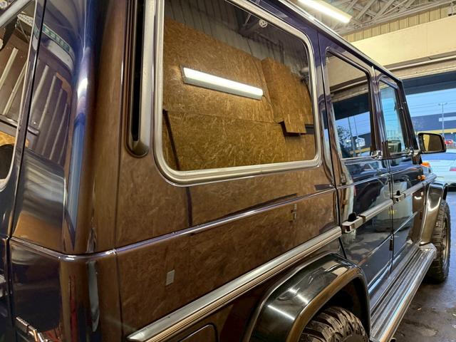Ｇクラス Ｇ５００Ｌ　４ＷＤ　左ハンドル　バックカメラ　クリアランスソナー　パワーシート　サンルーフ　オートライト　ヘッドライトウォッシャー　アルミホイール　シートヒーター　ＡＴ　エアコン　パワーステアリング（26枚目）