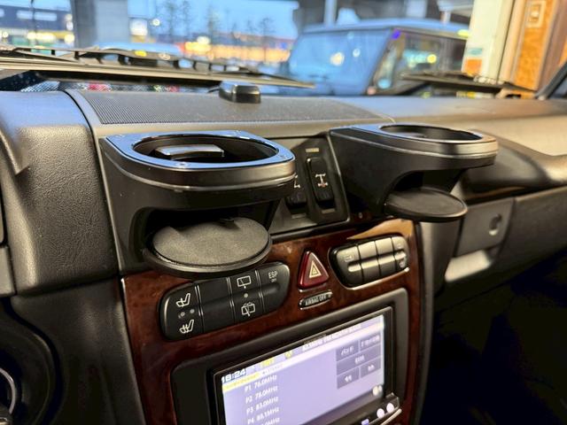 Ｇクラス Ｇ５００Ｌ　４ＷＤ　左ハンドル　バックカメラ　クリアランスソナー　パワーシート　サンルーフ　オートライト　ヘッドライトウォッシャー　アルミホイール　シートヒーター　ＡＴ　エアコン　パワーステアリング（30枚目）