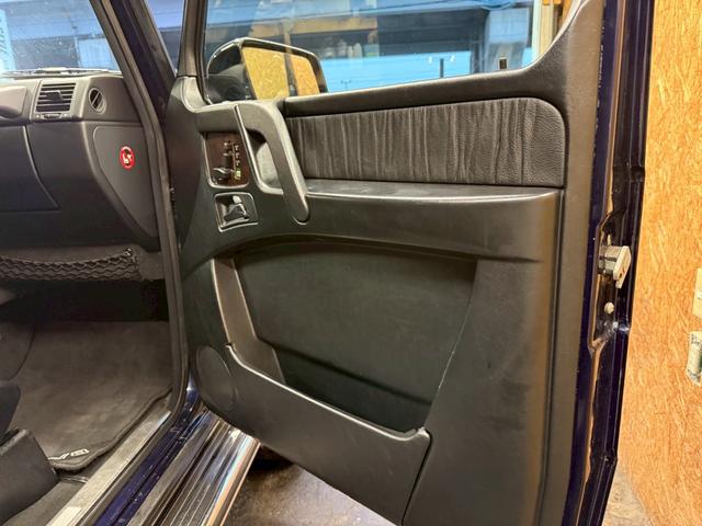 Ｇクラス Ｇ５００Ｌ　４ＷＤ　左ハンドル　バックカメラ　クリアランスソナー　パワーシート　サンルーフ　オートライト　ヘッドライトウォッシャー　アルミホイール　シートヒーター　ＡＴ　エアコン　パワーステアリング（37枚目）