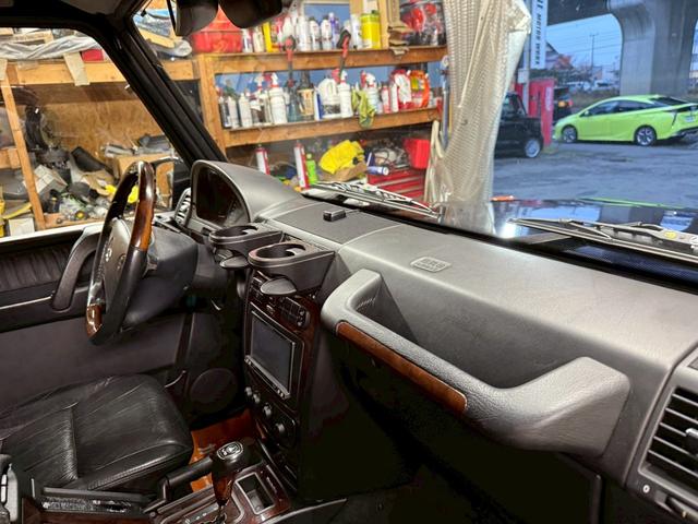 Ｇクラス Ｇ５００Ｌ　４ＷＤ　左ハンドル　バックカメラ　クリアランスソナー　パワーシート　サンルーフ　オートライト　ヘッドライトウォッシャー　アルミホイール　シートヒーター　ＡＴ　エアコン　パワーステアリング（43枚目）