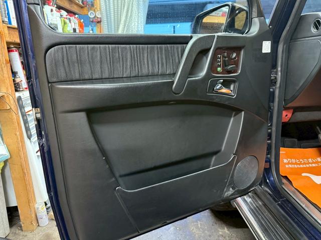 Ｇクラス Ｇ５００Ｌ　４ＷＤ　左ハンドル　バックカメラ　クリアランスソナー　パワーシート　サンルーフ　オートライト　ヘッドライトウォッシャー　アルミホイール　シートヒーター　ＡＴ　エアコン　パワーステアリング（45枚目）