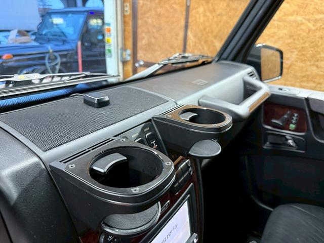 Ｇクラス Ｇ５００Ｌ　４ＷＤ　左ハンドル　バックカメラ　クリアランスソナー　パワーシート　サンルーフ　オートライト　ヘッドライトウォッシャー　アルミホイール　シートヒーター　ＡＴ　エアコン　パワーステアリング（48枚目）