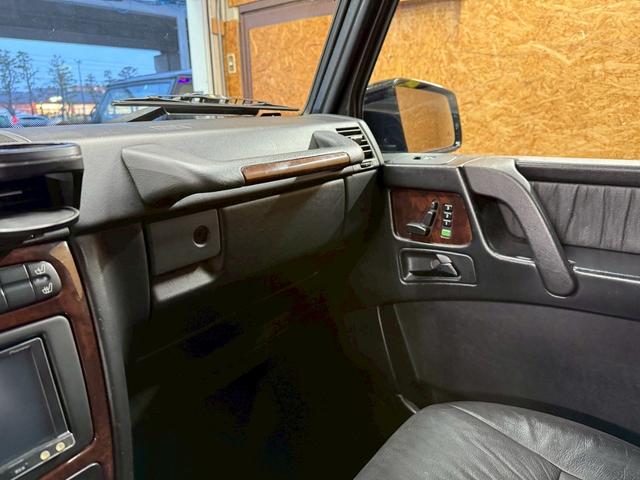 Ｇクラス Ｇ５００Ｌ　４ＷＤ　左ハンドル　バックカメラ　クリアランスソナー　パワーシート　サンルーフ　オートライト　ヘッドライトウォッシャー　アルミホイール　シートヒーター　ＡＴ　エアコン　パワーステアリング（49枚目）