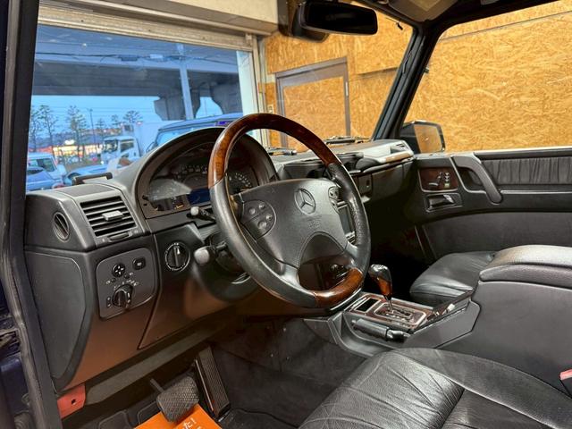 Ｇクラス Ｇ５００Ｌ　４ＷＤ　左ハンドル　バックカメラ　クリアランスソナー　パワーシート　サンルーフ　オートライト　ヘッドライトウォッシャー　アルミホイール　シートヒーター　ＡＴ　エアコン　パワーステアリング（51枚目）