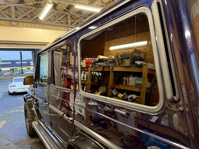 Ｇクラス Ｇ５００Ｌ　４ＷＤ　左ハンドル　バックカメラ　クリアランスソナー　パワーシート　サンルーフ　オートライト　ヘッドライトウォッシャー　アルミホイール　シートヒーター　ＡＴ　エアコン　パワーステアリング（59枚目）