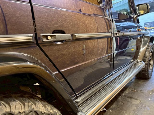 Ｇクラス Ｇ５００Ｌ　４ＷＤ　左ハンドル　バックカメラ　クリアランスソナー　パワーシート　サンルーフ　オートライト　ヘッドライトウォッシャー　アルミホイール　シートヒーター　ＡＴ　エアコン　パワーステアリング（64枚目）