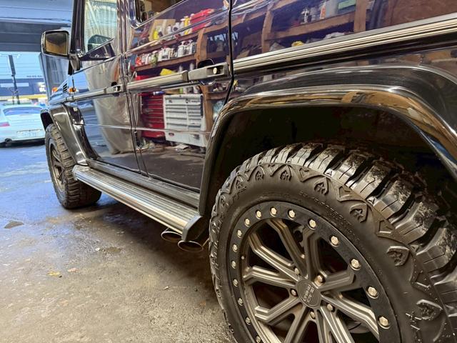 Ｇクラス Ｇ５００Ｌ　４ＷＤ　左ハンドル　バックカメラ　クリアランスソナー　パワーシート　サンルーフ　オートライト　ヘッドライトウォッシャー　アルミホイール　シートヒーター　ＡＴ　エアコン　パワーステアリング（69枚目）