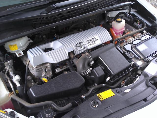 プリウス Ｓ　車検Ｒ９年５月　純正ナビＴＶ　バックカメラ　ＣＤ　ブルートゥース　ＨＩＤ　フォグ　Ｆガラス熱線　オートライト　ステアリングスイッチ　ＡＡＣ　スマートキー　ＥＴＣ　１５ＡＷ　２０２３年製ＶＲＸ２（10枚目）
