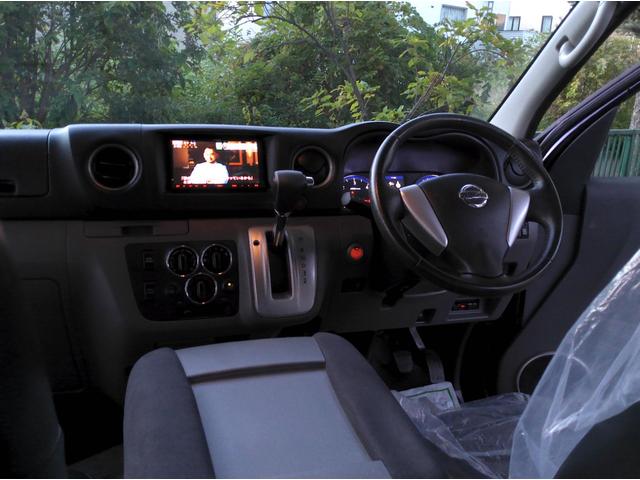ＮＶ３５０キャラバンバン ロングプレミアムＧＸターボ　クロムギアパッケージ　ディーゼルターボ　ナビＴＶ　バックカメラ　ＤＶＤ・ＣＤ　フリップダウンモニター　ベッドキット　リアクーラー＆ヒーター　スマートキー　オートライト　ヒッチメンバー　黒１５ＡＷ　ホワイトレタータイヤ（11枚目）