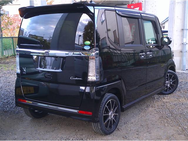 N-BOXカスタム G・Lパッケージ 4WD フルエアロ ナビTV バックカメラ ブルートゥース 左パワスラ HID フォグ ETC シートヒーター 15AW 新品タイヤ オートライト スマートキー 横滑り防止機能 ミラーヒーター(2枚目)