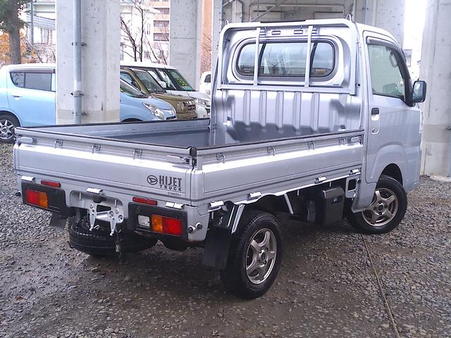 ハイゼットトラック スタンダード　５ＭＴ　検Ｒ８／１０　純正オーディオ　三方開トラック　１２ＡＷ　オートライト　横滑り防止機能　アイドリングストップ　パーキングソナー　荷台収納ボックス　記録簿　Ｗエアバッグ（2枚目）