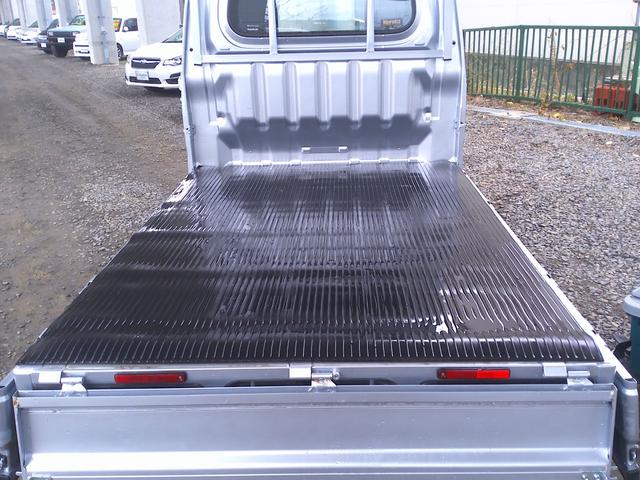 ハイゼットトラック スタンダード　５ＭＴ　検Ｒ８／１０　純正オーディオ　三方開トラック　１２ＡＷ　オートライト　横滑り防止機能　アイドリングストップ　パーキングソナー　荷台収納ボックス　記録簿　Ｗエアバッグ（5枚目）