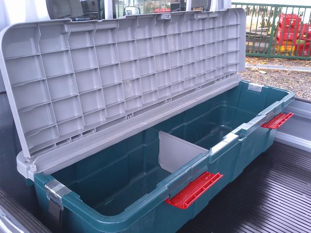 ハイゼットトラック スタンダード　５ＭＴ　検Ｒ８／１０　純正オーディオ　三方開トラック　１２ＡＷ　オートライト　横滑り防止機能　アイドリングストップ　パーキングソナー　荷台収納ボックス　記録簿　Ｗエアバッグ（10枚目）