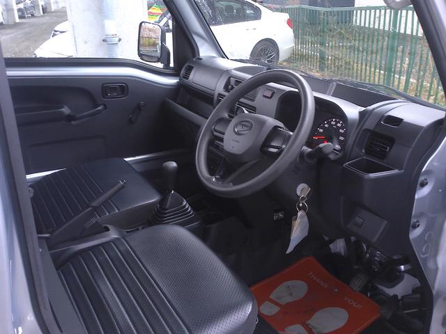 ハイゼットトラック スタンダード　５ＭＴ　検Ｒ８／１０　純正オーディオ　三方開トラック　１２ＡＷ　オートライト　横滑り防止機能　アイドリングストップ　パーキングソナー　荷台収納ボックス　記録簿　Ｗエアバッグ（13枚目）
