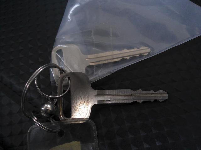 ハイゼットトラック スタンダード　５ＭＴ　検Ｒ８／１０　純正オーディオ　三方開トラック　１２ＡＷ　オートライト　横滑り防止機能　アイドリングストップ　パーキングソナー　荷台収納ボックス　記録簿　Ｗエアバッグ（26枚目）