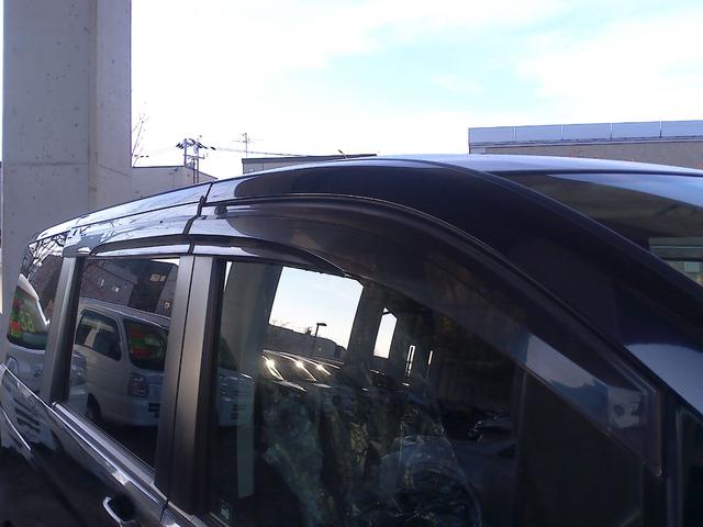 ステップワゴンスパーダ Ｓ　フルエアロ　ナビＴＶ　ブルートゥース　ＢＤ　ＤＶＤ　ＣＤ　両側パワースライドドア　リアエアコン・ヒーター　１６インチＡＷ　オートライト　Ｆガラス熱線　ＨＩＤ　フォグ　スポイラー　バイザー　マット（8枚目）