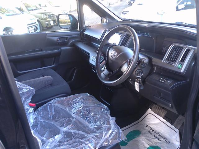 ステップワゴンスパーダ Ｓ　フルエアロ　ナビＴＶ　ブルートゥース　ＢＤ　ＤＶＤ　ＣＤ　両側パワースライドドア　リアエアコン・ヒーター　１６インチＡＷ　オートライト　Ｆガラス熱線　ＨＩＤ　フォグ　スポイラー　バイザー　マット（11枚目）