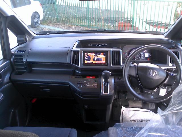 ステップワゴンスパーダ Ｓ　フルエアロ　ナビＴＶ　ブルートゥース　ＢＤ　ＤＶＤ　ＣＤ　両側パワースライドドア　リアエアコン・ヒーター　１６インチＡＷ　オートライト　Ｆガラス熱線　ＨＩＤ　フォグ　スポイラー　バイザー　マット（12枚目）