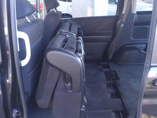 ステップワゴンスパーダ Ｓ　フルエアロ　ナビＴＶ　ブルートゥース　ＢＤ　ＤＶＤ　ＣＤ　両側パワースライドドア　リアエアコン・ヒーター　１６インチＡＷ　オートライト　Ｆガラス熱線　ＨＩＤ　フォグ　スポイラー　バイザー　マット（14枚目）