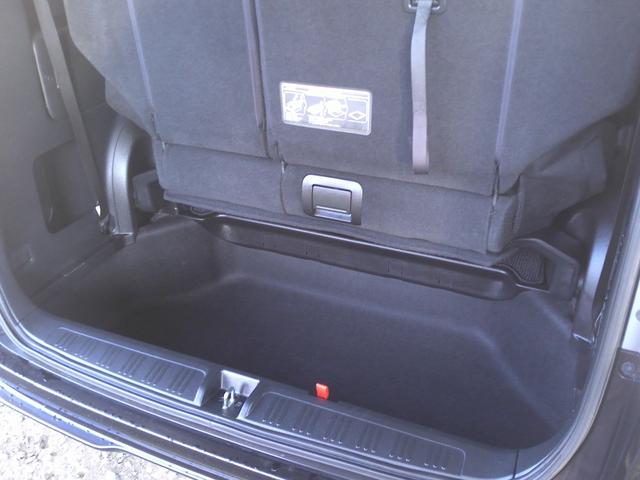 ステップワゴンスパーダ Ｓ　フルエアロ　ナビＴＶ　ブルートゥース　ＢＤ　ＤＶＤ　ＣＤ　両側パワースライドドア　リアエアコン・ヒーター　１６インチＡＷ　オートライト　Ｆガラス熱線　ＨＩＤ　フォグ　スポイラー　バイザー　マット（17枚目）