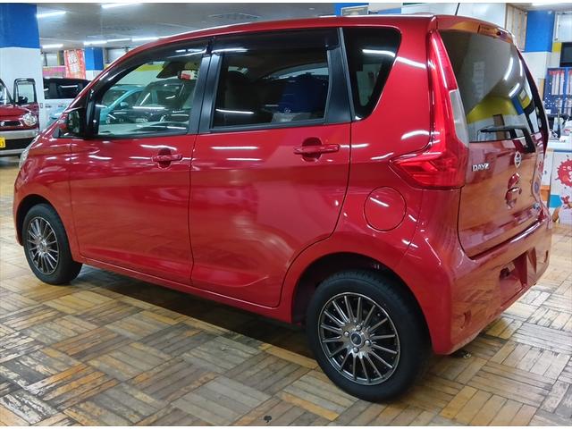 デイズ Ｘ　４ＷＤ　衝突軽減ブレーキ　Ｂｌｕｅｔｏｏｔｈ　全周囲カメラ　社外ナビ　ＴＶ　横滑防止　電動格納式ドアミラー　ｉＳＴＯＰ　Ｗエアバック　ＤＶＤ再生　ＥＴＣ　シートヒーター　オ－トエアコン　ＡＢＳ（6枚目）