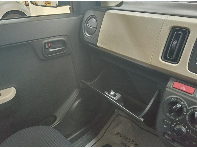 アルト F 4WD ダブルエアバック 運転席側シートヒーター キーレスエントリーシステム 横滑防止 パワステ AC ABS 禁煙 パワーウインドー CD(18枚目)