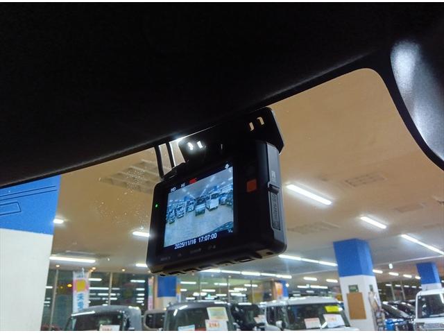 タント カスタムＸスタイルセレクション　４ＷＤ　衝突軽減ブレーキ　Ｂｌｕｅｔｏｏｔｈ　バックカメラ　社外ナビ　ＴＶ　両側パワースライドドア　アイドリングストップ車　ＬＥＤヘッド　コーナーセンサー　ＥＴＣ　シートヒーター　スマートキー　禁煙（22枚目）