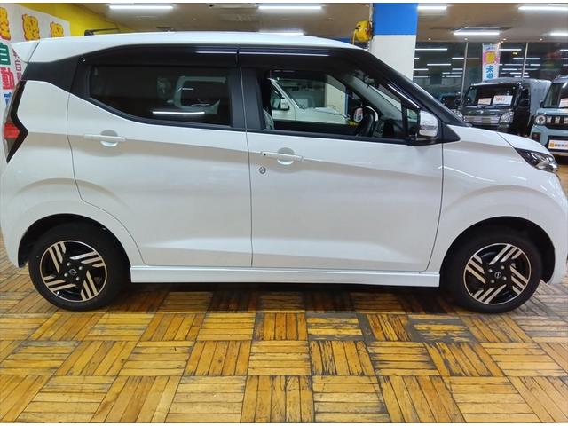 デイズ ハイウェイスター　Ｘ　アラウンドビューモニター　４ＷＤ　衝突軽減ブレーキ　踏み間違い防止　コーナーソナー　電格ミラー　ＥＳＣ　シートヒータ　禁煙車　ＵＳＢ　オートライト　ＬＥＤライト　インテリキー　アイドリングストップ（4枚目）