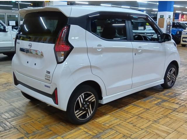 デイズ ハイウェイスター　Ｘ　アラウンドビューモニター　４ＷＤ　衝突軽減ブレーキ　踏み間違い防止　コーナーソナー　電格ミラー　ＥＳＣ　シートヒータ　禁煙車　ＵＳＢ　オートライト　ＬＥＤライト　インテリキー　アイドリングストップ（5枚目）