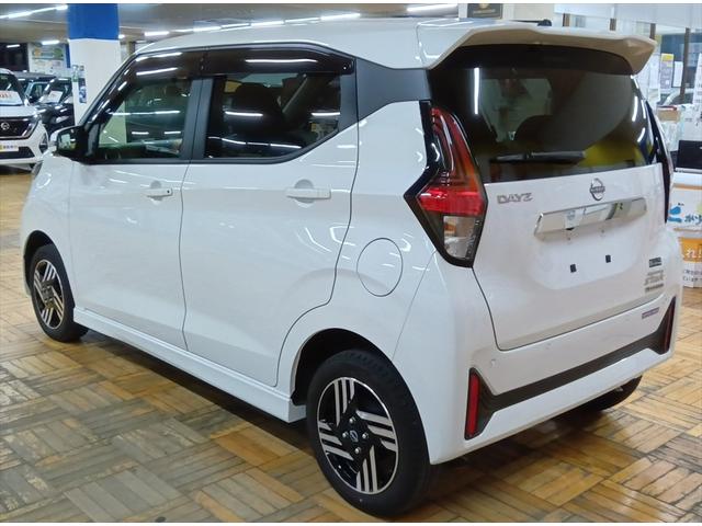 デイズ ハイウェイスター　Ｘ　アラウンドビューモニター　４ＷＤ　衝突軽減ブレーキ　踏み間違い防止　コーナーソナー　電格ミラー　ＥＳＣ　シートヒータ　禁煙車　ＵＳＢ　オートライト　ＬＥＤライト　インテリキー　アイドリングストップ（7枚目）