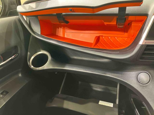 シエンタ Ｇ　クエロ　４ＷＤ　ＥＴＣ　衝突防止システム　ＬＥＤヘッドランプ　スマートキー　記録簿　禁煙車　ワンオーナー　エアバッグ　エアコン　パワーステアリング　パワーウィンドウ　ＡＢＳ（11枚目）