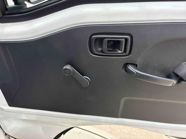 ハイゼットトラック スタンダード　４ＷＤ　アイドリングストップ　オートマチックハイビーム　衝突防止システム　レーンアシスト　記録簿　ワンオーナー　エアコン　パワーステアリング　エアバッグ　ＡＢＳ（6枚目）