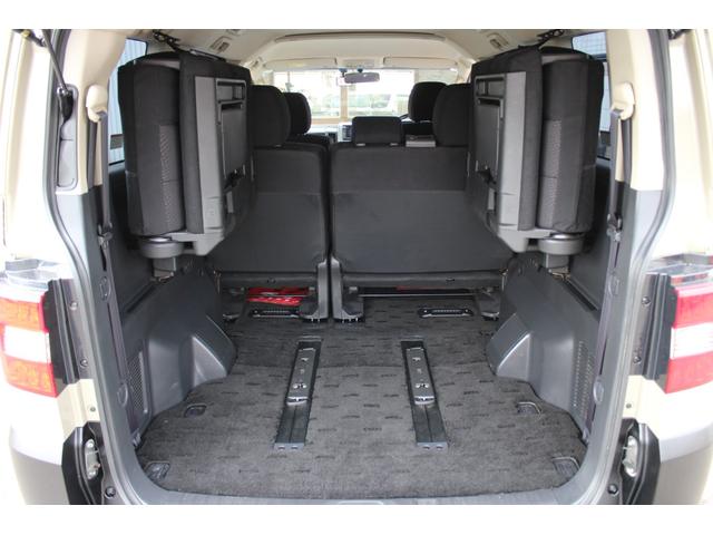 デリカＤ：５ Ｄ　プレミアム　ラングラーベージュ全塗装　新品１．５インチリフトＵＰ　新品タイヤ　新品アルミ　本州仕入　新品ブルバー　新品サイドステップ　両側パワスラ　ＰＷバックドア（63枚目）