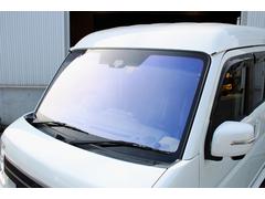 コートテクトガラス！　夏場は車外の熱の侵入を防ぎ、冬は車内の暖気を逃がしません。エアコン効率を高め燃費向上にも役立ちます。 5