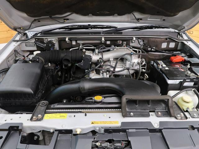 ロング GR 禁煙車 5MT車 4WD SDナビ バックカメラ HIDヘッドライト オートエアコン リアフォグ ETC 純正アルミホイール オートライト(11枚目)