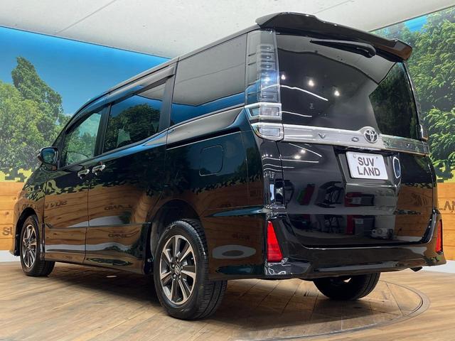 ヴォクシー ＺＳ　煌　４ＷＤ　両側パワースライドドア　９インチ純正ナビ　バックカメラ　トヨタセーフティセンス　寒冷地仕様　ＥＴＣ　クルーズコントロール　ＬＥＤヘッドライト　スマートキー　純正革巻きステアリング（58枚目）