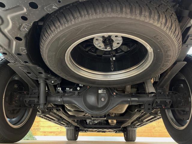 トライトン ＧＳＲ　ルーフレール　全周囲カメラ　９インチディスプレイオーディオ　レーダークルーズ　ｅーアシスト　黒革シート　前席シートヒーター　パワーシート　ＬＥＤヘッドライト　純正１８インチアルミホイール　ＥＴＣ（20枚目）