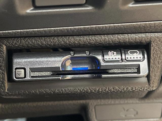 フォレスター 2.0i-S アイサイト 4WD 純正SDナビ パワーバックドア アイサイト レーダークルーズコントロール シートヒーター パワーシート Xモード ETC バックカメラ デュアルエアコン Bluetooth再生 フルセグTV(8枚目)