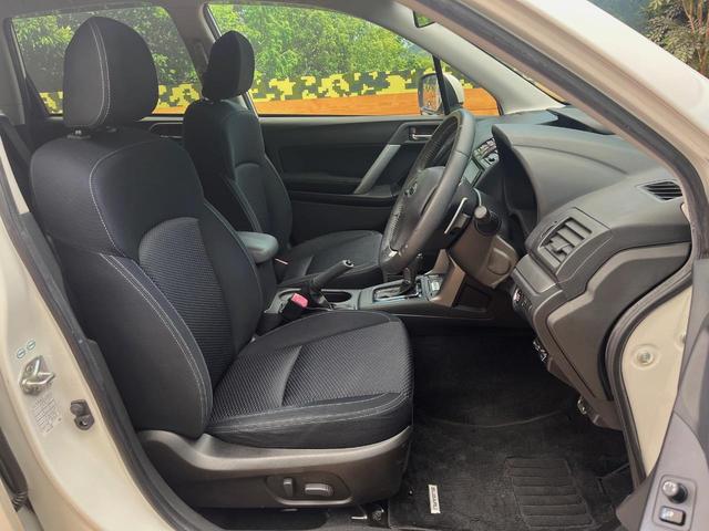 フォレスター 2.0i-S アイサイト 4WD 純正SDナビ パワーバックドア アイサイト レーダークルーズコントロール シートヒーター パワーシート Xモード ETC バックカメラ デュアルエアコン Bluetooth再生 フルセグTV(9枚目)