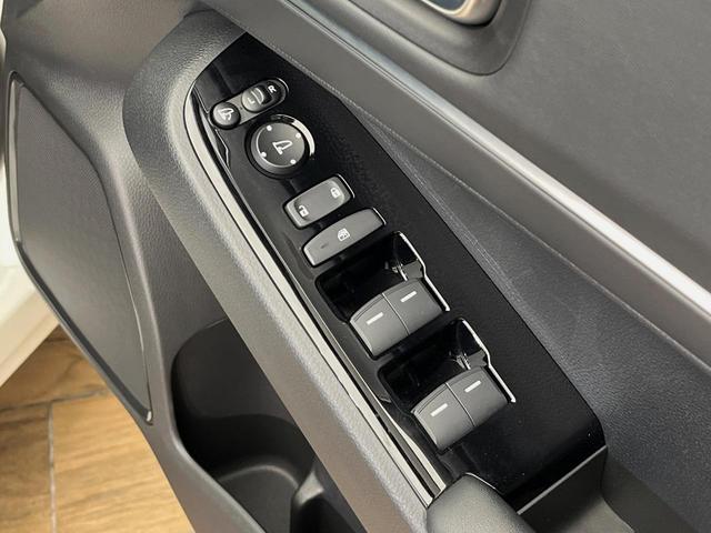 ヴェゼル e:HEV Z 4WD 純正8型ナビ ホンダセンシング パワーバックドア ステアリングヒーター シートヒーター ETC バックカメラ 純正18インチアルミホイール 合皮コンビシート 革巻きステアリング トノカバー(59枚目)
