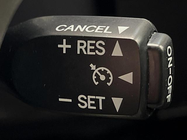 ランドクルーザープラド TX アルジェントクロス 7人乗り SDナビ 禁煙車 ルーフレール クルーズコントロール バックカメラ オートライト 3列目電動格納シート スマートキー ETC デュアルエアコン 純正17インチアルミ Bluetooth(6枚目)