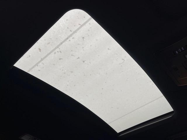 ＮＸ ＮＸ３００ｈ　Ｆスポーツ　４ＷＤ　禁煙車　メーカーナビ　サンルーフ　寒冷地仕様　パワーバックドア　全周囲カメラ　三眼ＬＥＤヘッドライト　プリクラッシュセーフティ　ブラインドスポットモニター　クリアランスソナー　ＥＴＣ（3枚目）