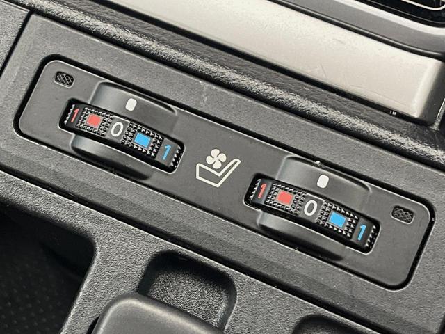 ランドクルーザープラド TX Lパッケージ マットブラックエディション サンルーフ 寒冷地仕様 7人乗り 全周囲カメラ ナビ機能付ディスプレイオーディオ 黒革シート シートベンチレーション ルーフレール レーダークルーズ オートハイビーム 純正18インチアルミ ETC(7枚目)