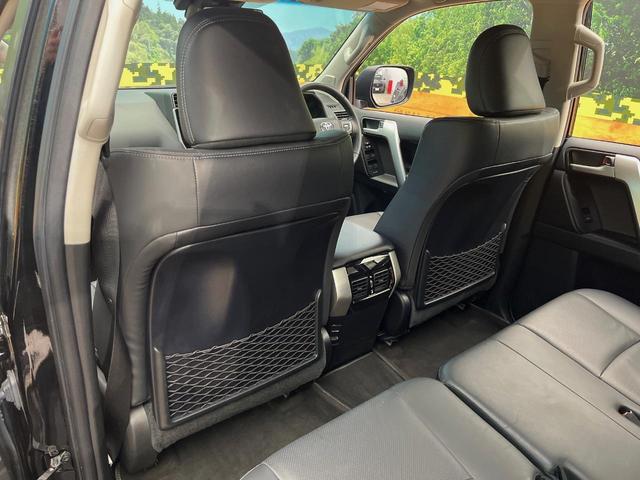 ランドクルーザープラド TX Lパッケージ マットブラックエディション サンルーフ 寒冷地仕様 7人乗り 全周囲カメラ ナビ機能付ディスプレイオーディオ 黒革シート シートベンチレーション ルーフレール レーダークルーズ オートハイビーム 純正18インチアルミ ETC(33枚目)