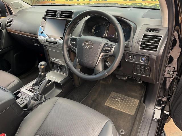 ランドクルーザープラド TX Lパッケージ マットブラックエディション サンルーフ 寒冷地仕様 7人乗り 全周囲カメラ ナビ機能付ディスプレイオーディオ 黒革シート シートベンチレーション ルーフレール レーダークルーズ オートハイビーム 純正18インチアルミ ETC(38枚目)