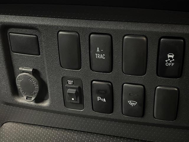 ＦＪクルーザー ベースグレード　寒冷地仕様　ルーフキャリア　純正ＳＤナビ　クルーズコントロール　クリアランスソナー　バックカメラ　Ｂｌｕｅｔｏｏｔｈ　ＨＩＤヘッドライト　純正オプション１７インチアルミホイール　ＥＴＣ（5枚目）