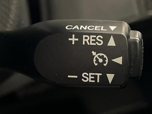 ＦＪクルーザー ベースグレード　寒冷地仕様　ルーフキャリア　純正ＳＤナビ　クルーズコントロール　クリアランスソナー　バックカメラ　Ｂｌｕｅｔｏｏｔｈ　ＨＩＤヘッドライト　純正オプション１７インチアルミホイール　ＥＴＣ（6枚目）